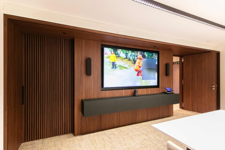 Lorenzo walnut brown in renovation of The Marnix